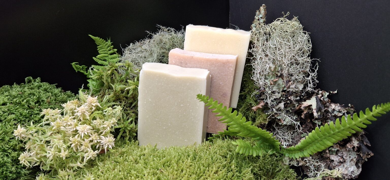 savon-artisanal-bio-lait-amande-geranium-baie-laurier-B